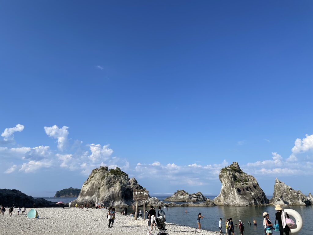 シャトルバスとタクシーを利用して訪れた浄土ヶ浜