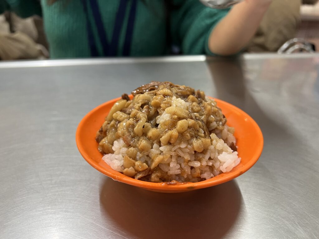 台湾名物の魯肉飯（ルーローハン）